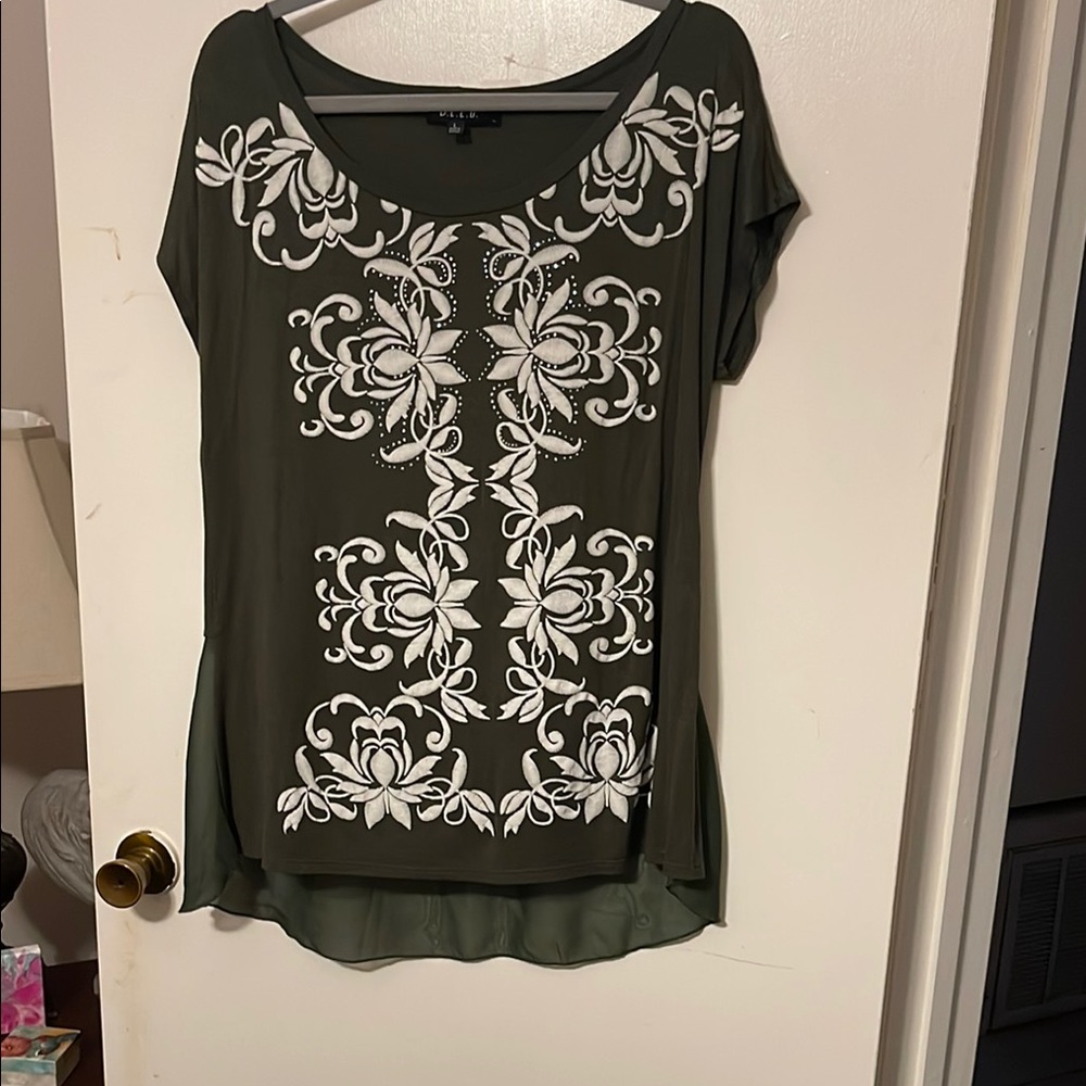 B.L.E.U. Black and White Graphic Cap Sleeve Blouse